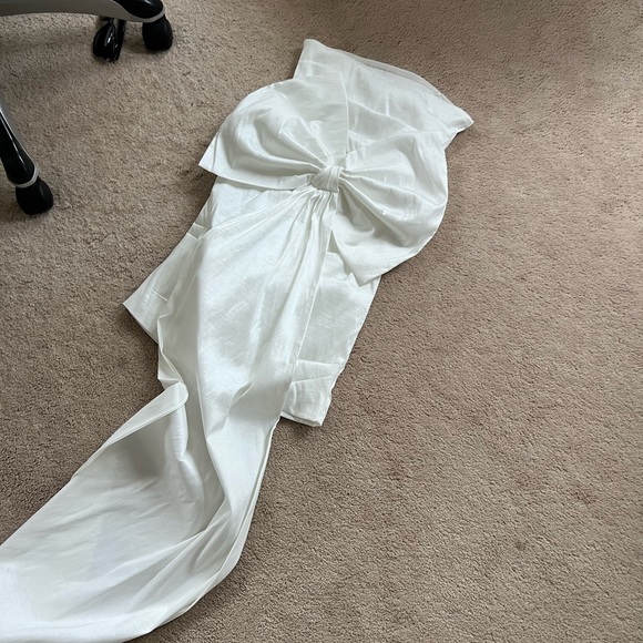 Dress with a bow. Size small - Picture 2 of 3